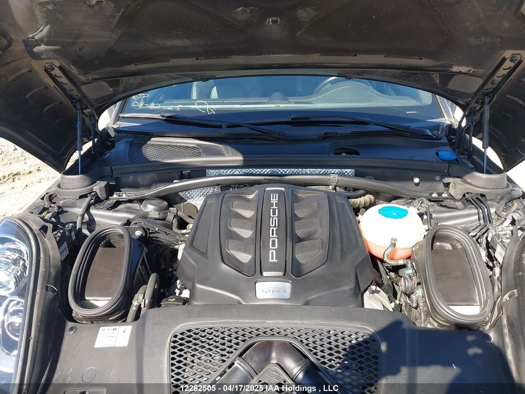 WP1AB2A57JLB35446-10.jpg