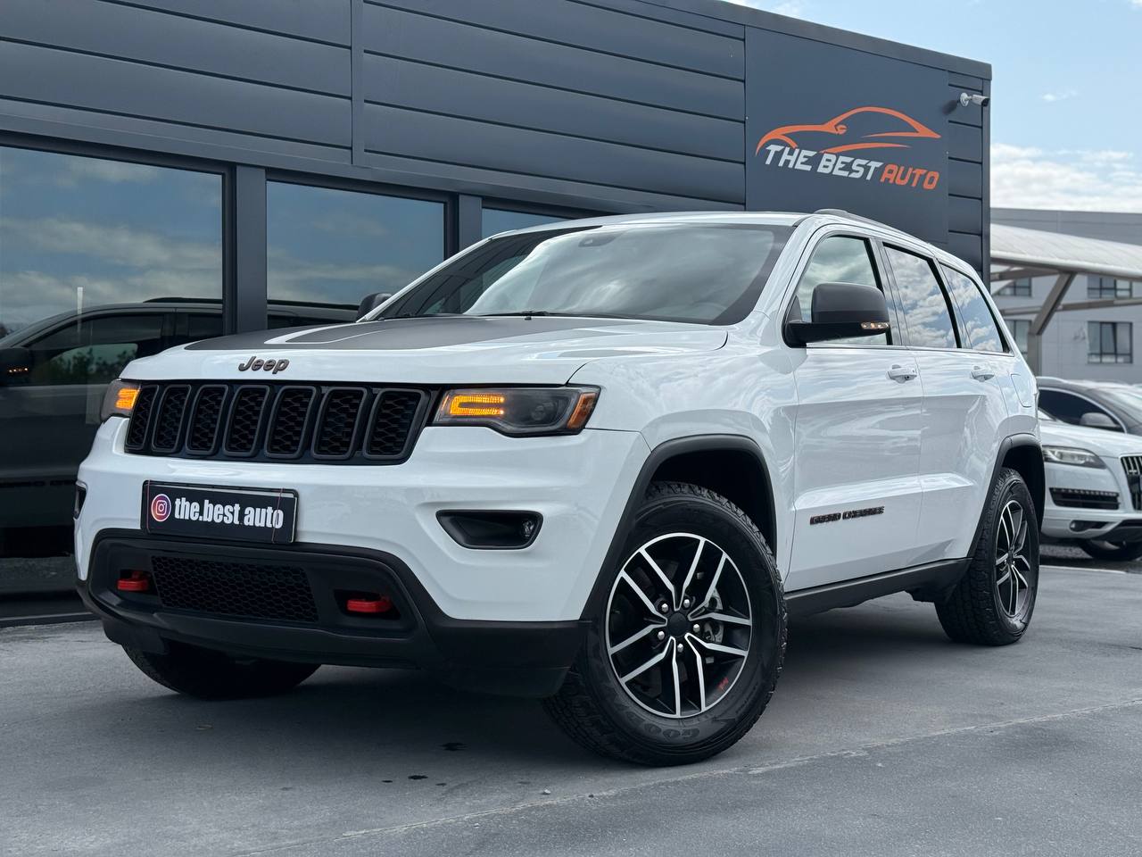 Джип GRAND CHEROKEE TRAILHAWK