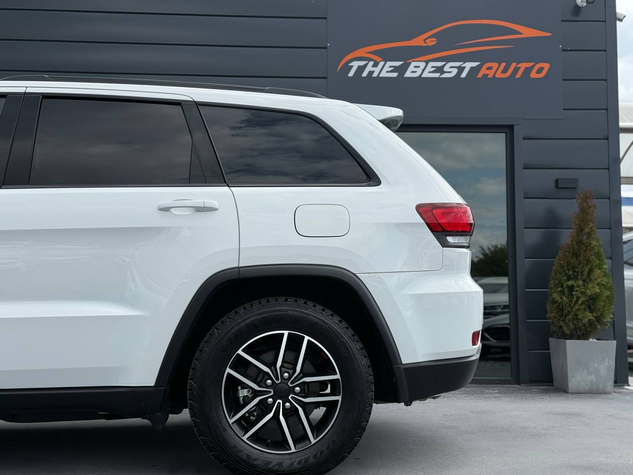 Джип GRAND CHEROKEE TRAILHAWK