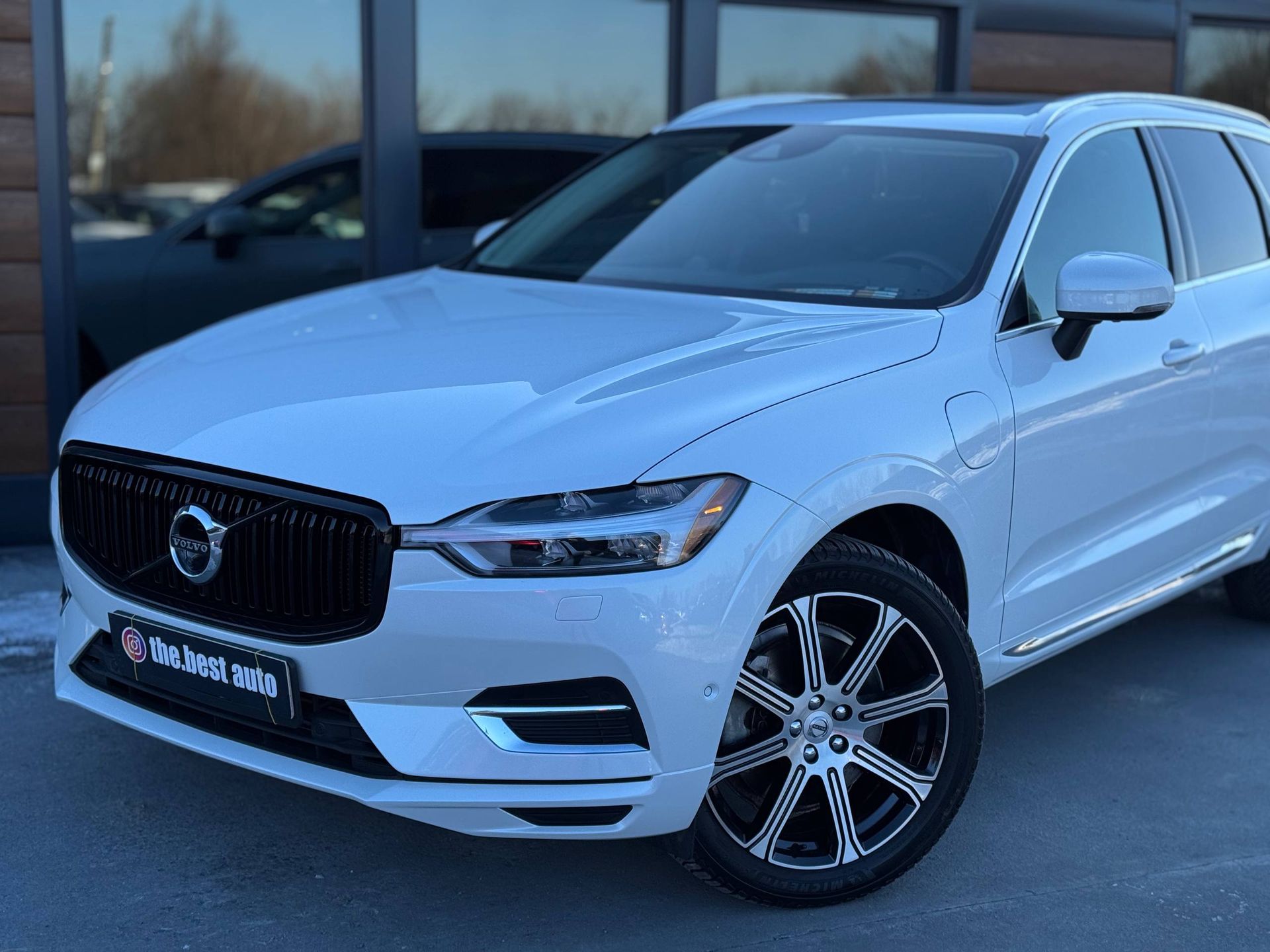Volvo XC60 Hybrid T8 Надпись