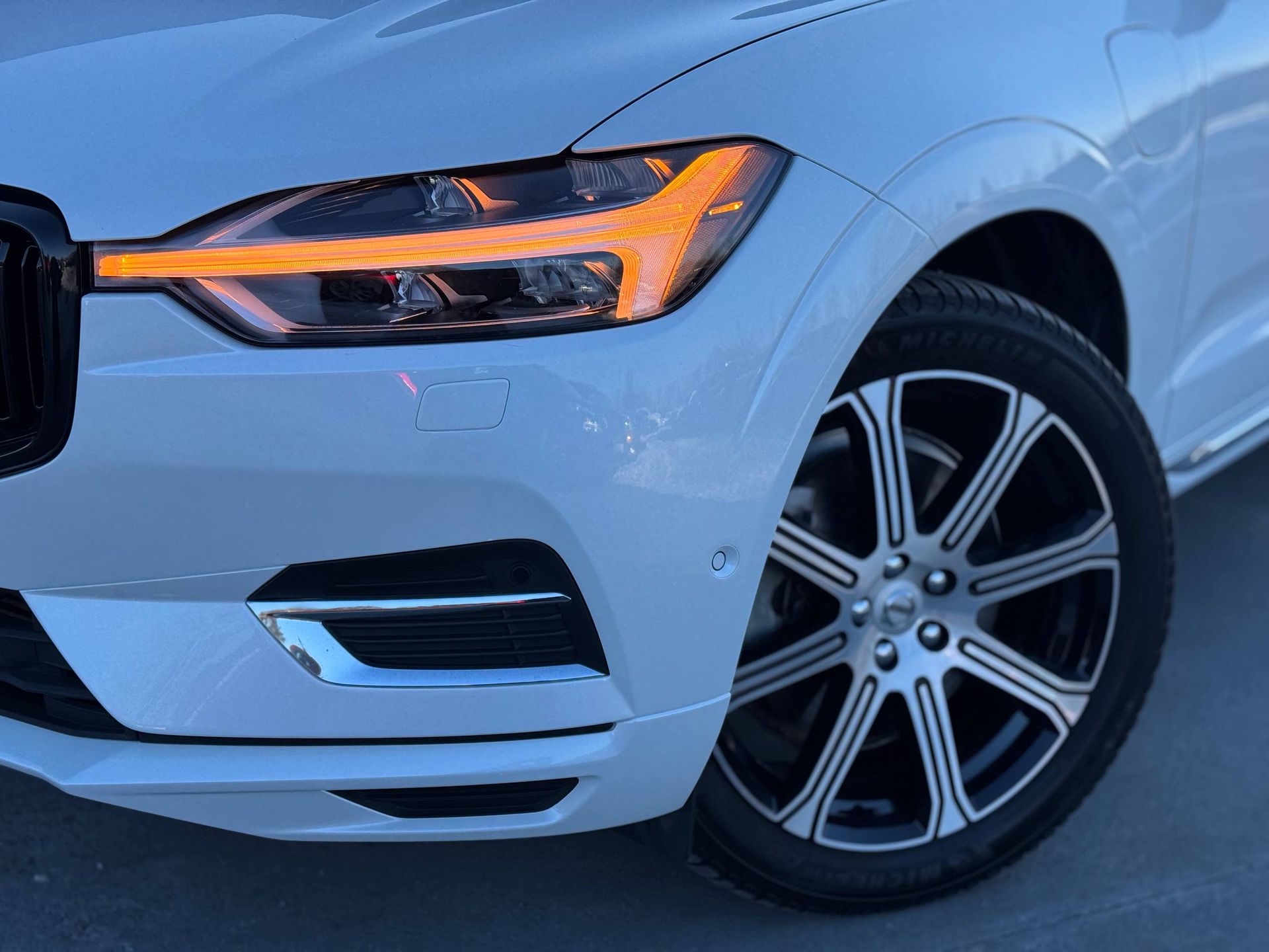 Volvo XC60 Hybrid T8 Надпись