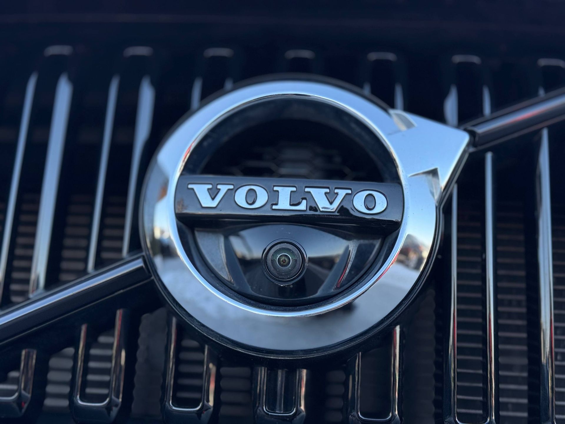 Volvo XC60 Hybrid T8 Надпись