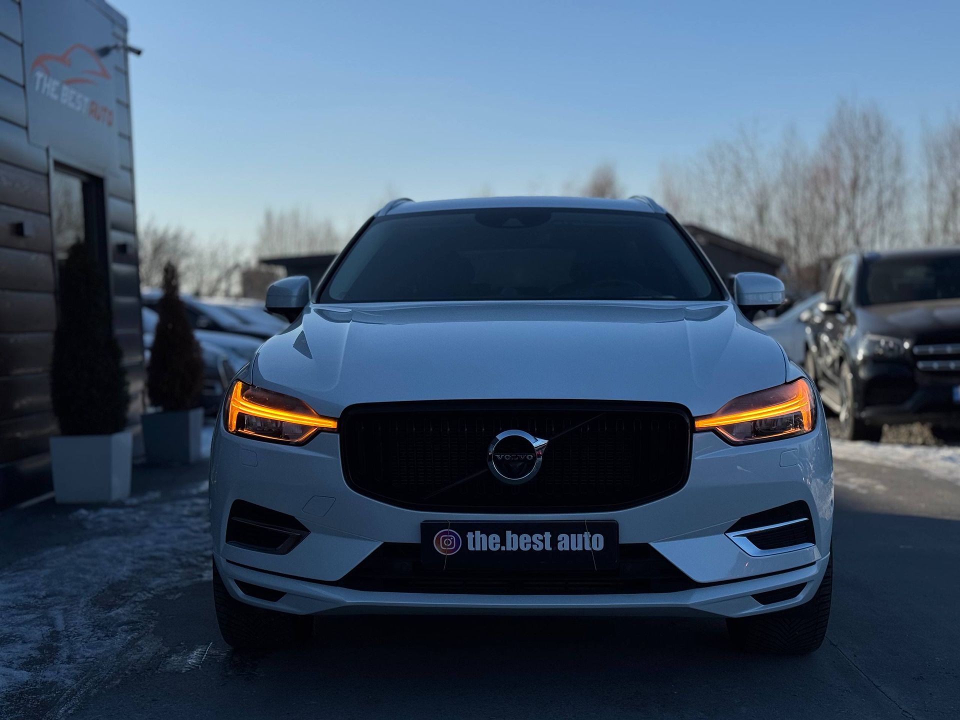 Volvo XC60 Hybrid T8 Надпись