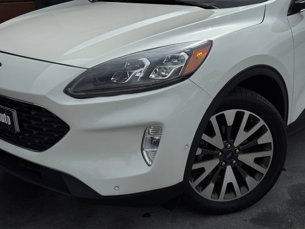 Ford ESCAPE TITANIUM