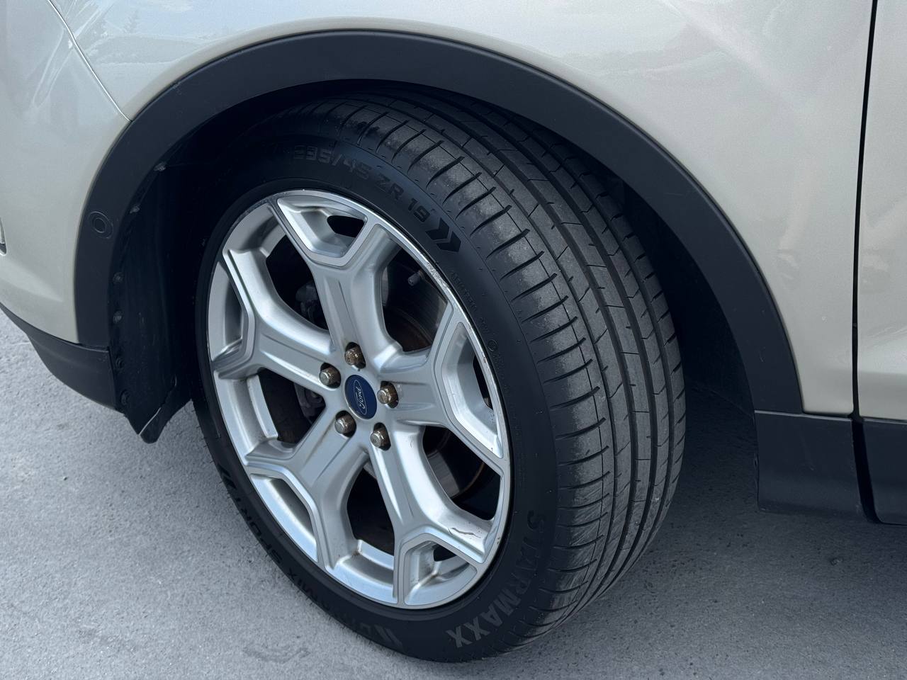 Ford ESCAPE