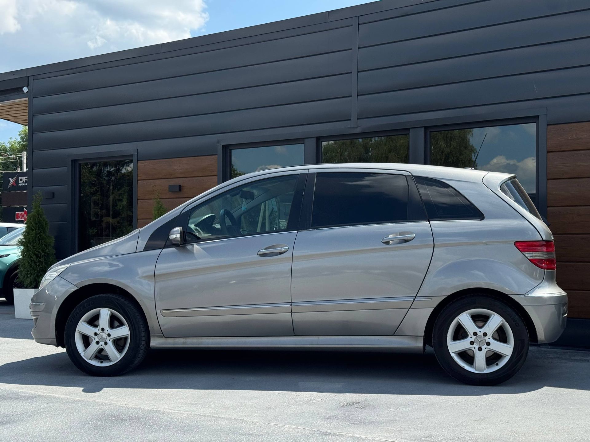 Mercedes-Benz B200